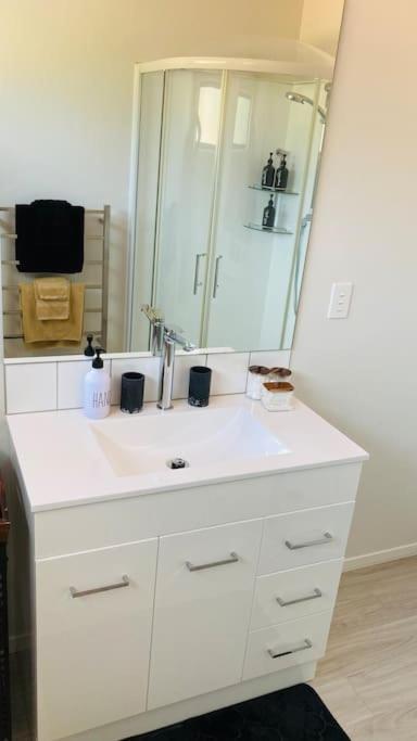 Maymorn Orchard Suites Upper Hutt Bagian luar foto
